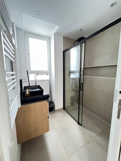 Apartamento Proche De Paris, Parking Prive Le Kremlin-Bicêtre Exterior foto